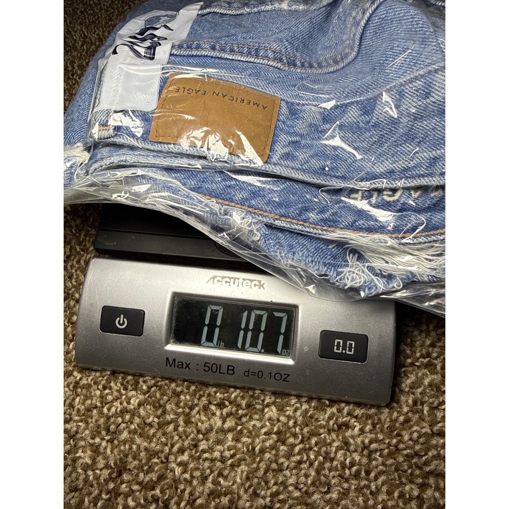 American Eagle Tomgirl Short Womens 2 Light Wash Distressed Cut‎ Off Denim Jeans - Picture 10 of 10